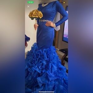 Elegant Royal Blue Mermaid Dress 🦋